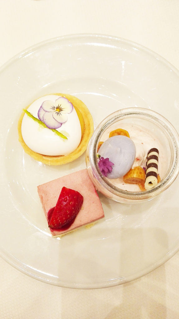 Peaches-in-the-Wild-Four-Seasons-food-dessert